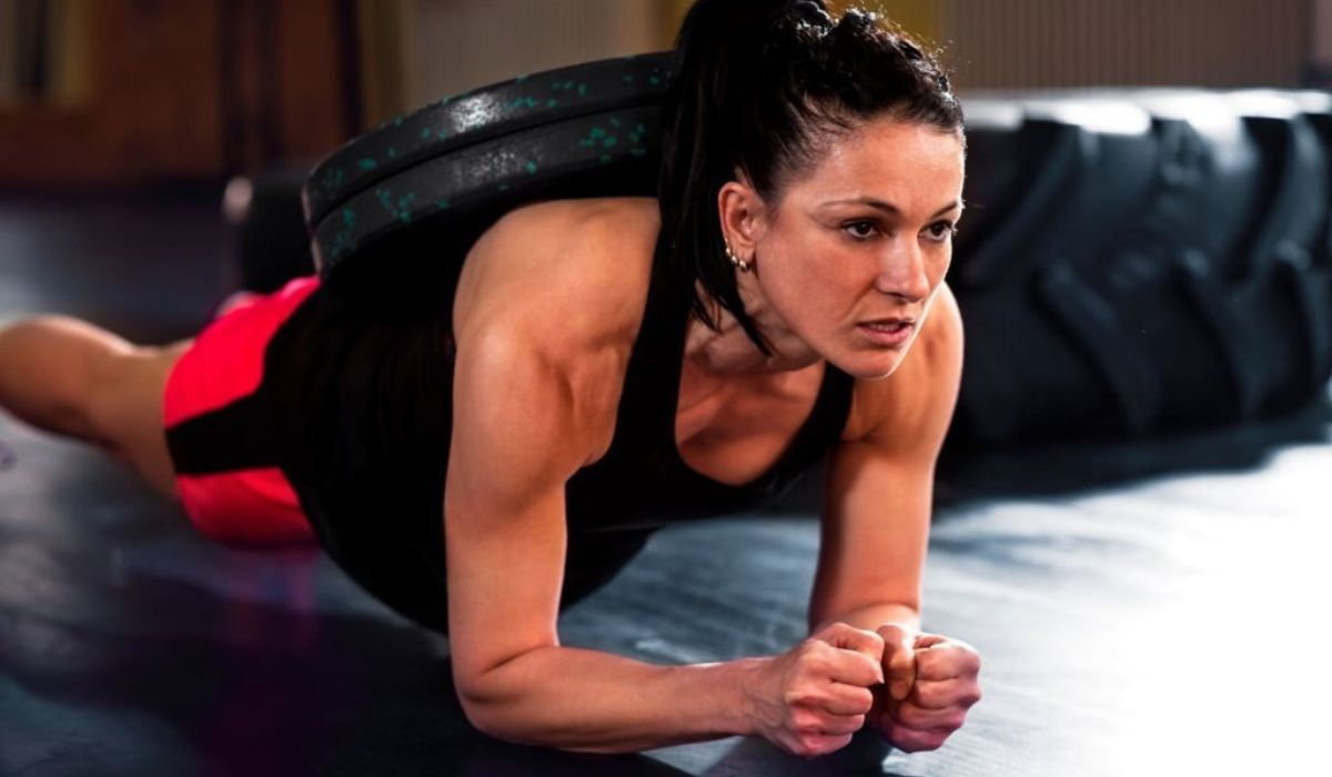 Want a Stronger Core? Add Weighted Planks to Your Routine