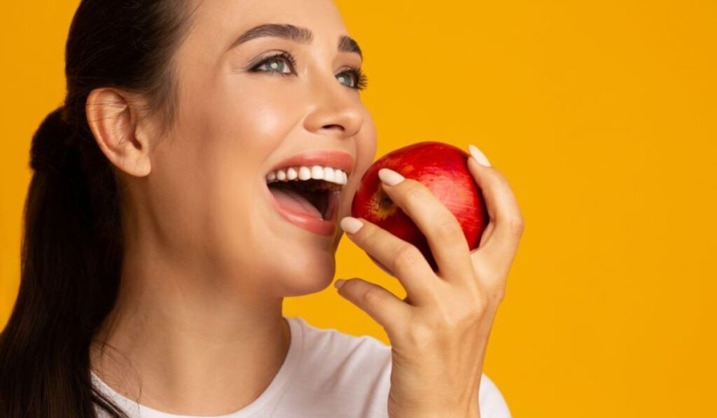 women eating apple