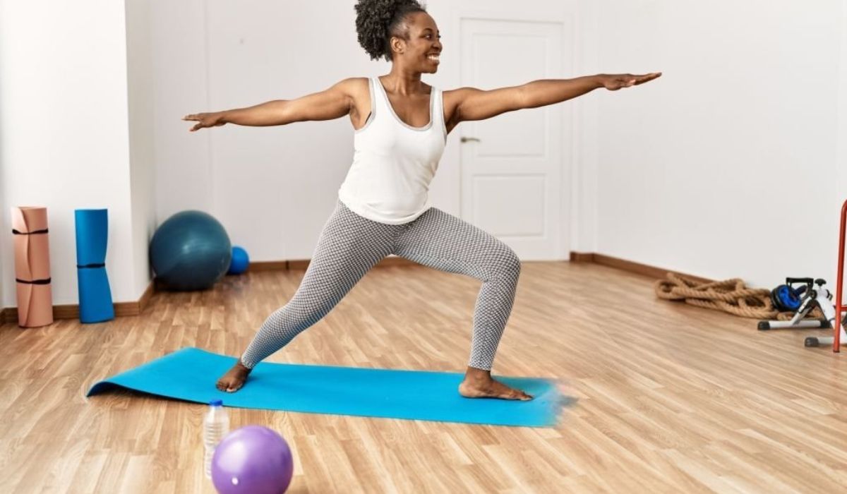 I’m a Trainer—Here’s the Hip Mobility Routine I Give Every Desk Worker
